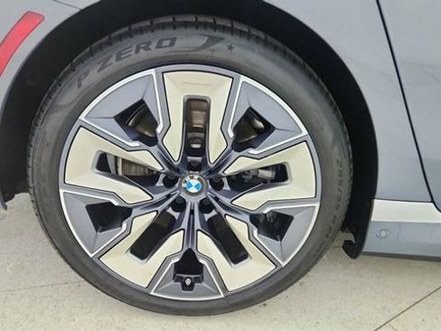 Used 2023 BMW i7 xDrive60 image 65