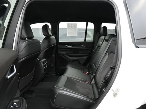 Used 2023 Jeep Grand Cherokee Altitude RWD image 18