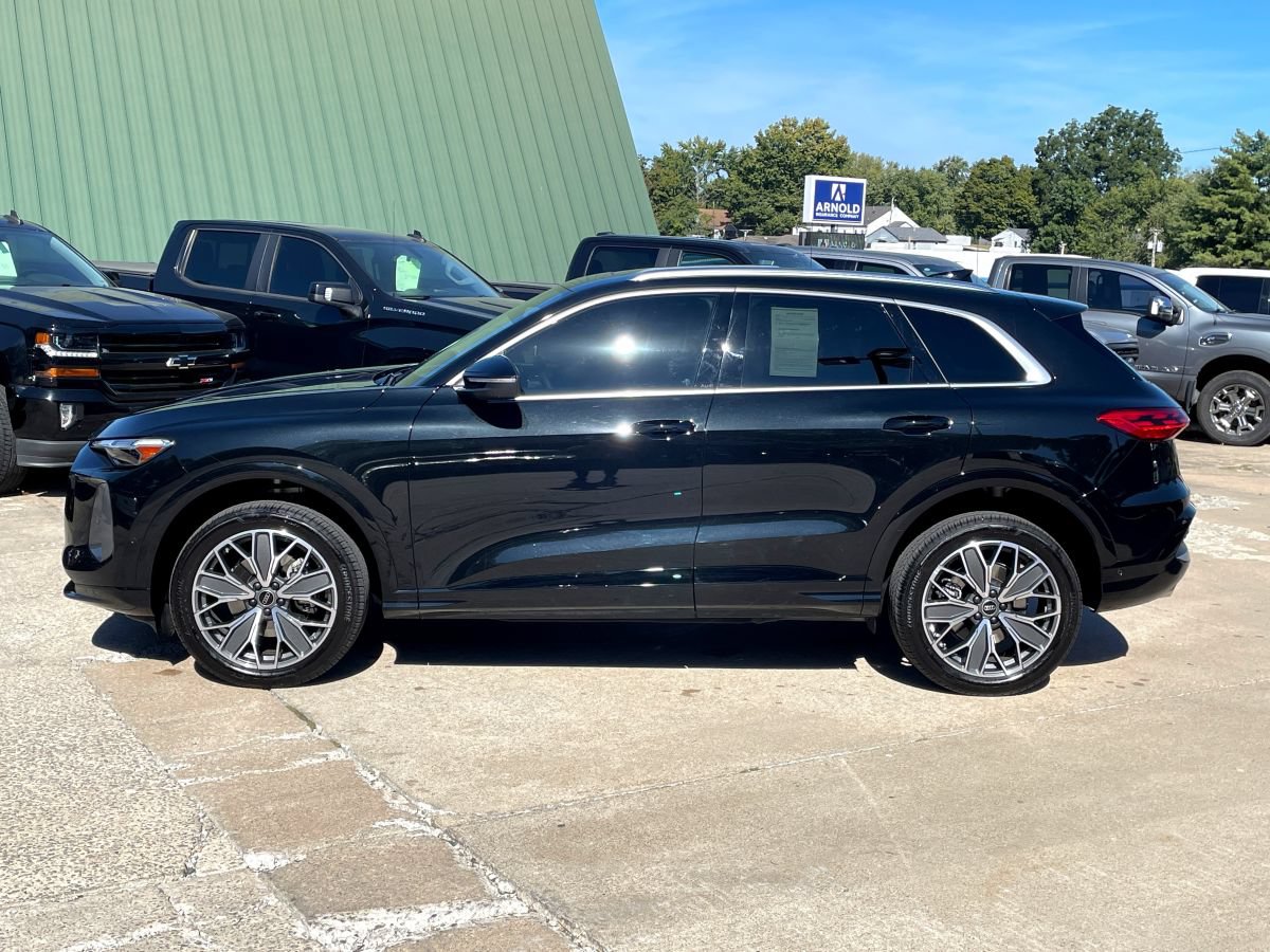 Used 2025 Audi Q5 Premium Plus w/ Premium Plus AWD/4WD image 3