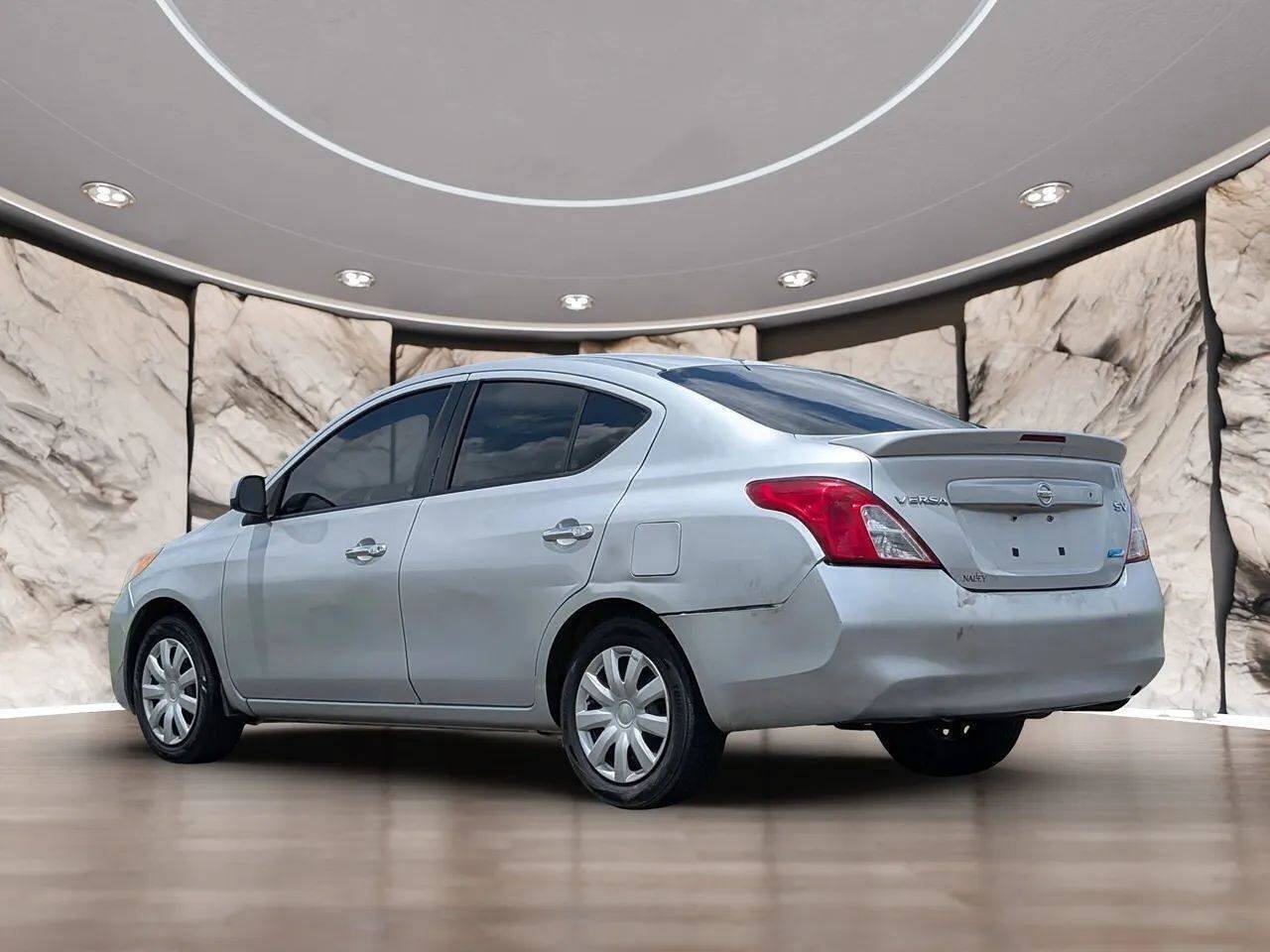 Used 2013 Nissan Versa SV FWD image 7