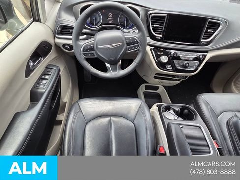 Used 2022 Chrysler Pacifica Touring-L FWD image 10