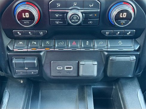 Used 2019 Chevrolet Silverado 1500 LTZ image 17