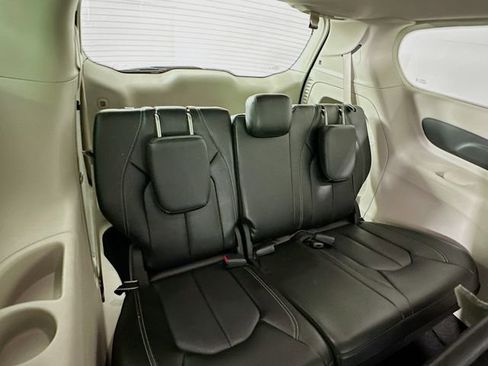Used 2024 Chrysler Pacifica Touring-L FWD image 30