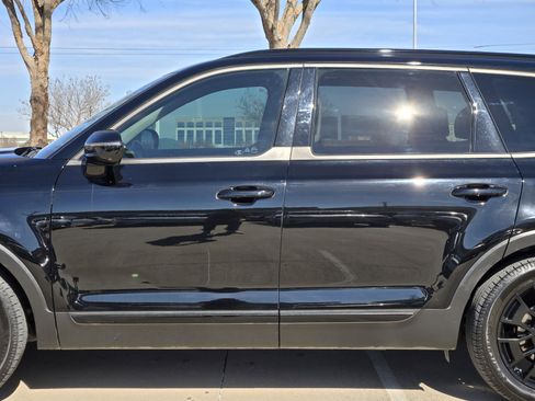 Used 2022 Kia Telluride SX w/ Nightfall Edition Package image 12