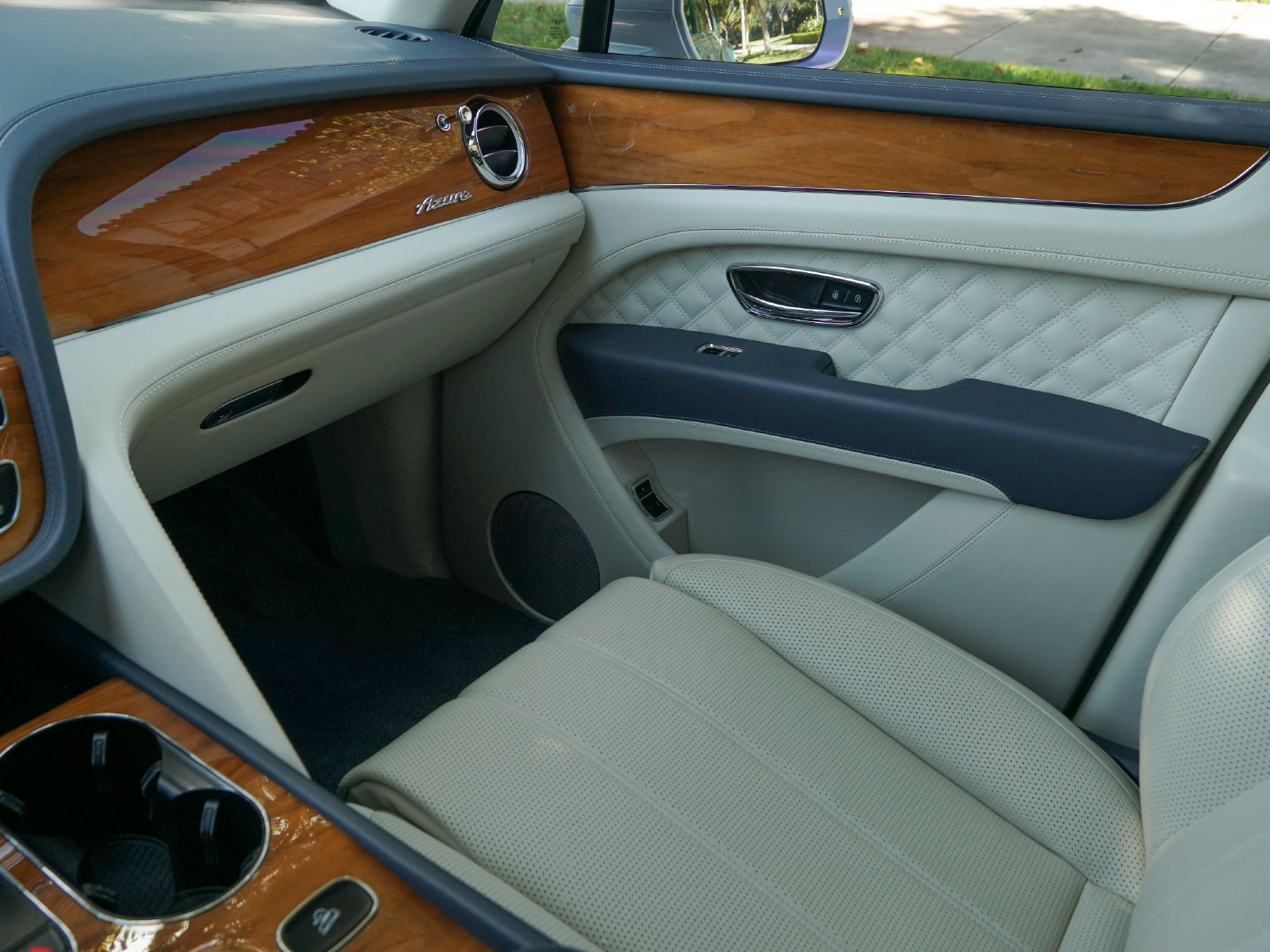 Certified 2023 Bentley Bentayga AWD/4WD image 19