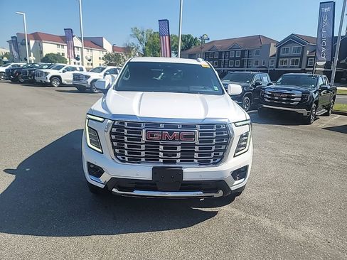Used 2025 GMC Yukon Denali image 2
