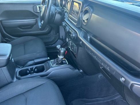 Used 2022 Jeep Wrangler Unlimited Sport image 19