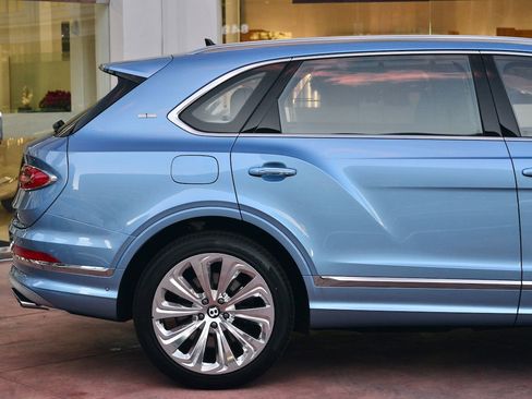 Used 2023 Bentley Bentayga Extended Wheelbase image 9