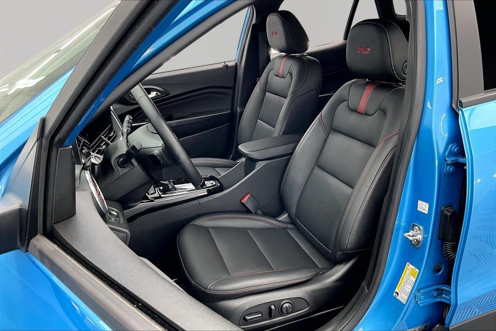 Used 2025 Chevrolet Trax RS w/ Driver Confidence Package FWD image 25