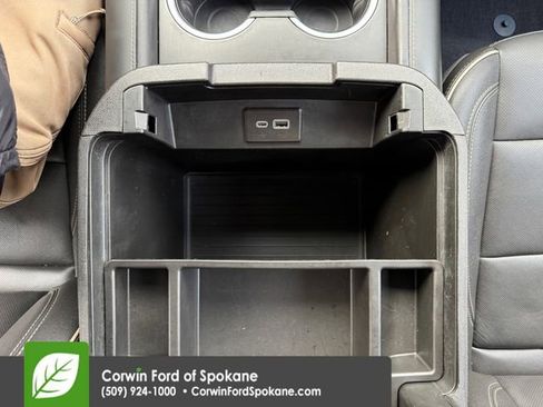 Used 2024 GMC Yukon XL SLT image 36