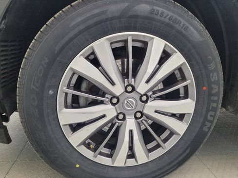 Used 2020 Nissan Pathfinder SV image 31