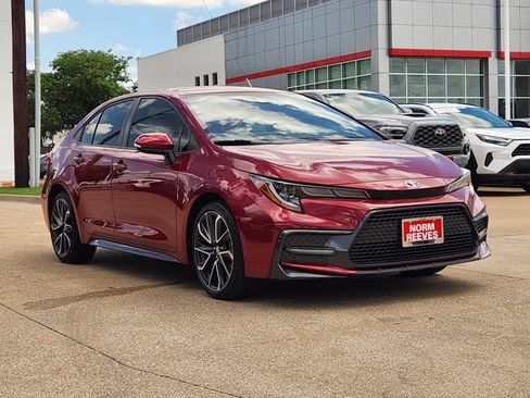Used 2022 Toyota Corolla SE FWD image 2