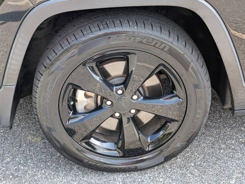 Used 2017 Jeep Cherokee Sport FWD image 13