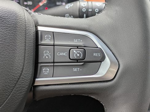Used 2025 Jeep Compass Limited AWD/4WD image 23
