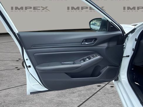 Used 2026 Nissan Altima 2.5 SV FWD image 14