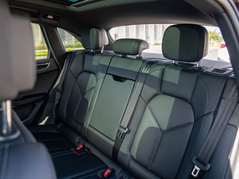 Certified 2026 Porsche Macan AWD/4WD image 23