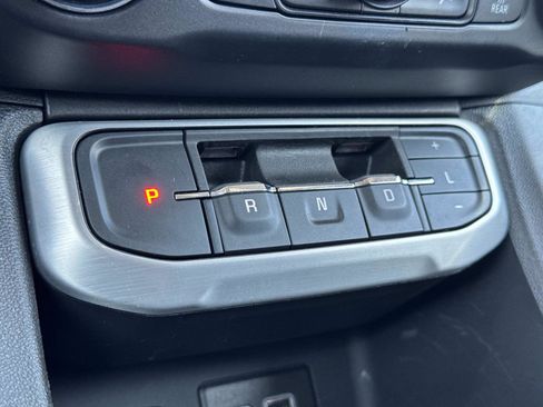 Used 2023 GMC Acadia SLE image 29