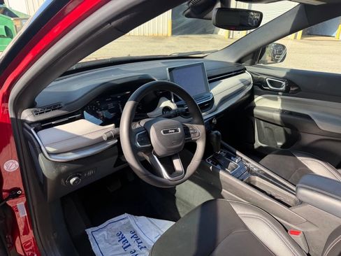 Used 2025 Jeep Compass Limited AWD/4WD image 9