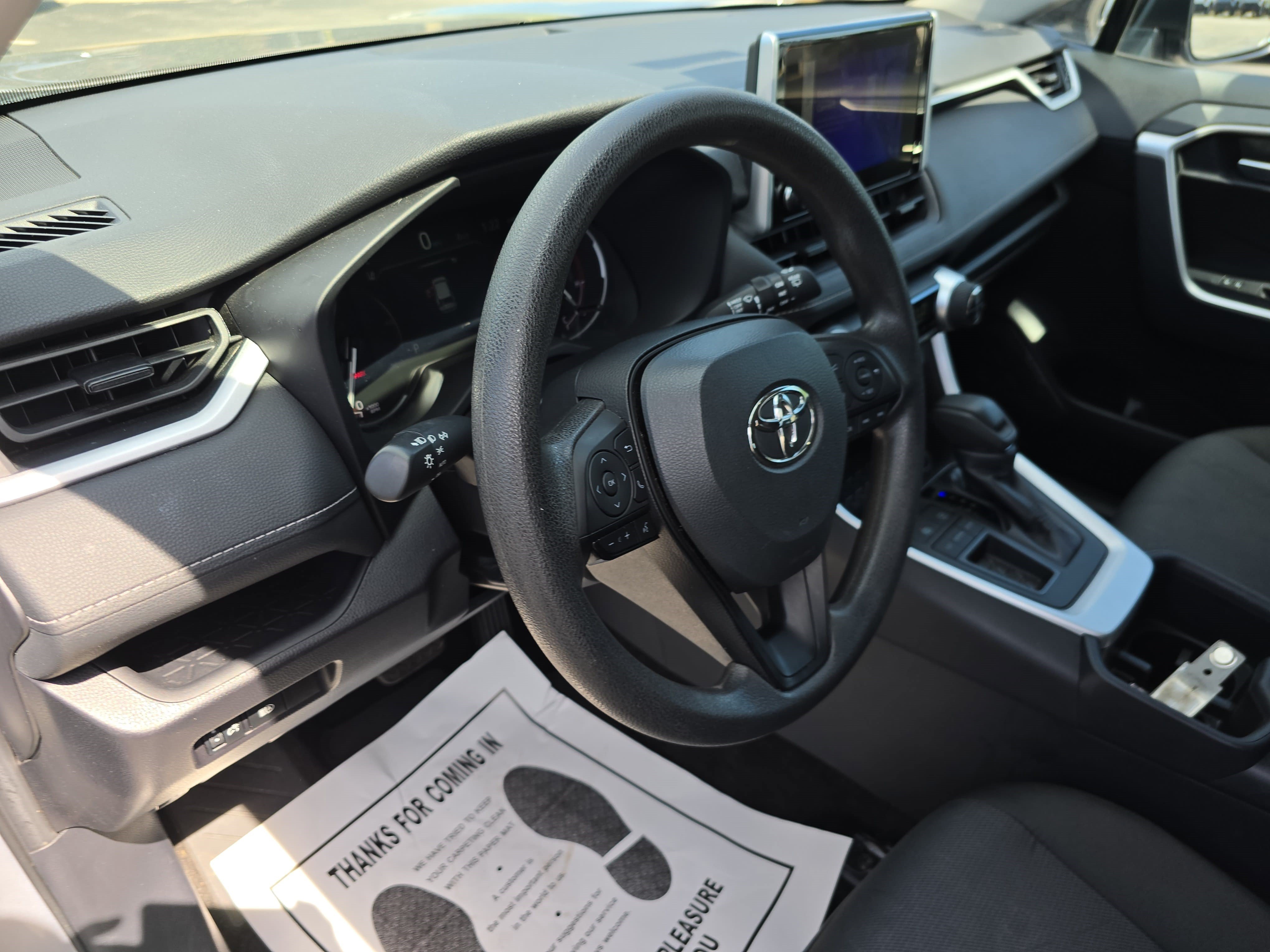 Used 2025 Toyota RAV4 XLE FWD image 15