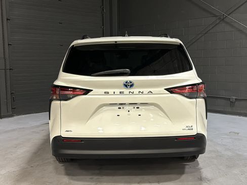 Used 2021 Toyota Sienna XLE w/ XLE Plus Package AWD/4WD image 5