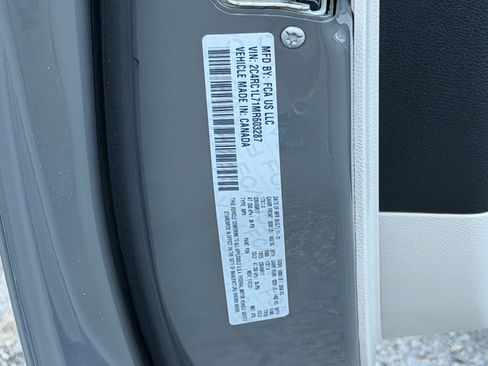 Used 2021 Chrysler Pacifica Touring-L FWD image 23