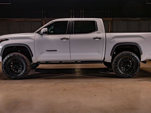 Used 2025 Toyota Tundra Limited AWD/4WD image 6
