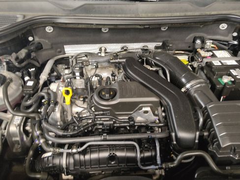 Used 2022 Volkswagen Taos SE image 30