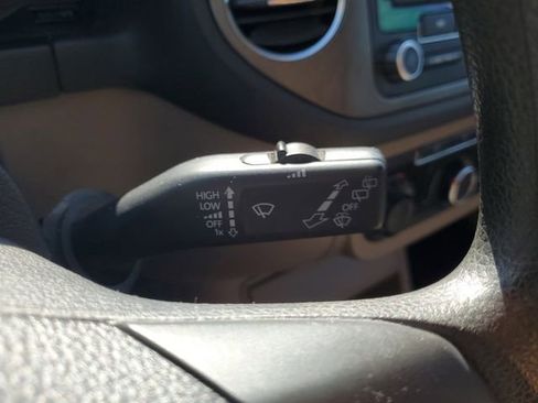 Used 2011 Volkswagen Tiguan S image 24