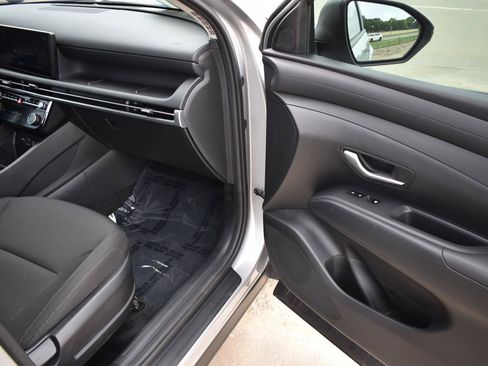 Used 2025 Hyundai Tucson SEL FWD image 16