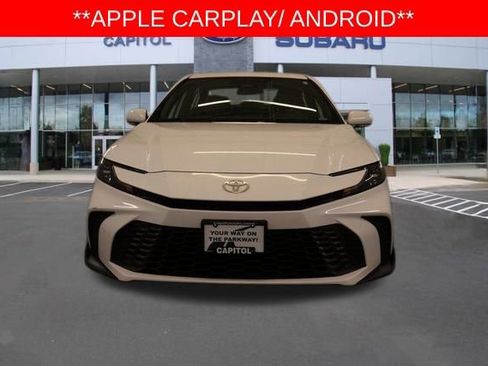 Used 2025 Toyota Camry SE image 9