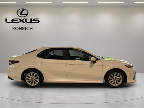 Used 2024 Toyota Camry LE FWD image 5