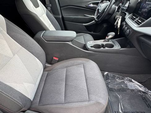 Certified 2024 Chevrolet Trax RS w/ Sunroof Package FWD image 7