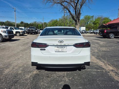 Used 2018 Toyota Camry XLE image 4
