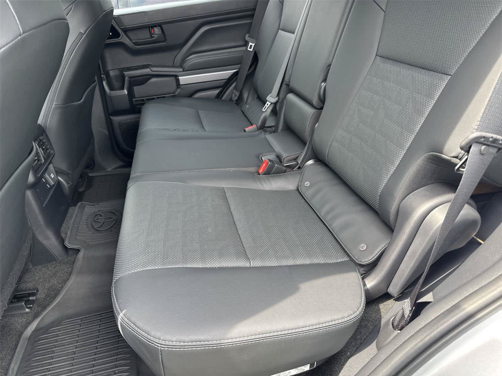 Used 2025 Toyota 4Runner TRD Off-Road Premium AWD/4WD image 15