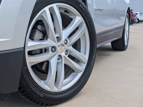 Used 2020 Chevrolet Equinox Premier FWD image 2