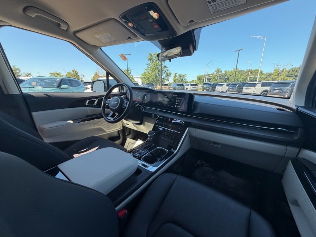 Used 2024 Kia Carnival SX FWD image 11