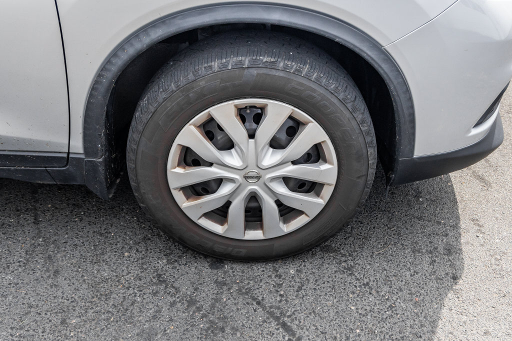 Used 2016 Nissan Rogue S AWD/4WD image 6