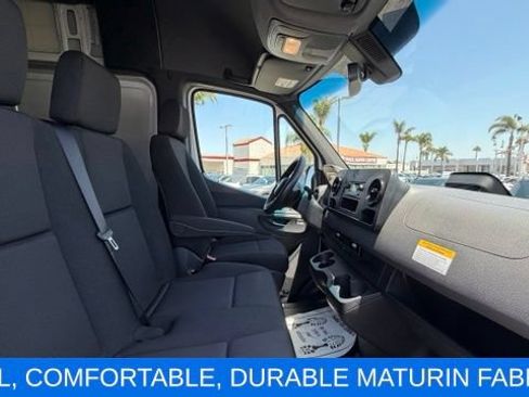 Used 2025 Mercedes-Benz Sprinter 2500 image 9