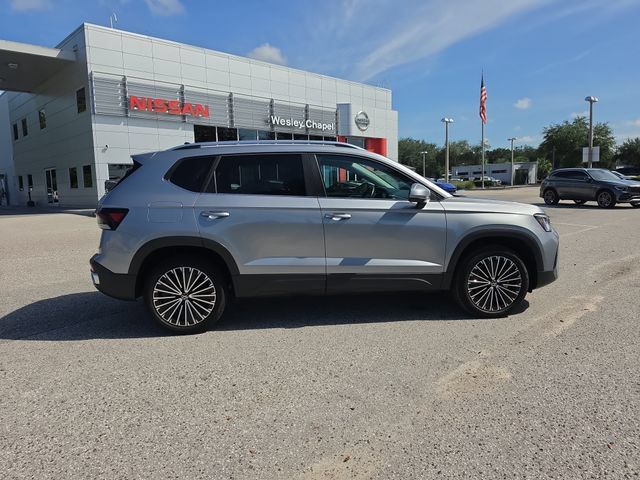 Used 2025 Volkswagen Taos SE FWD image 9
