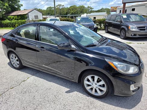 Used 2012 Hyundai Accent GLS w/ Premium Pkg 3 FWD image 5