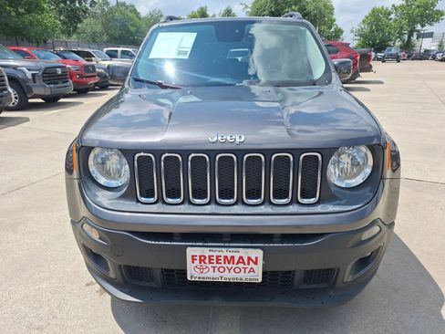 Used 2017 Jeep Renegade Latitude w/ Popular Equipment Group FWD image 9