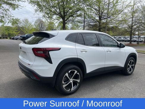 Used 2025 Chevrolet Trax RS w/ Sunroof Package image 6