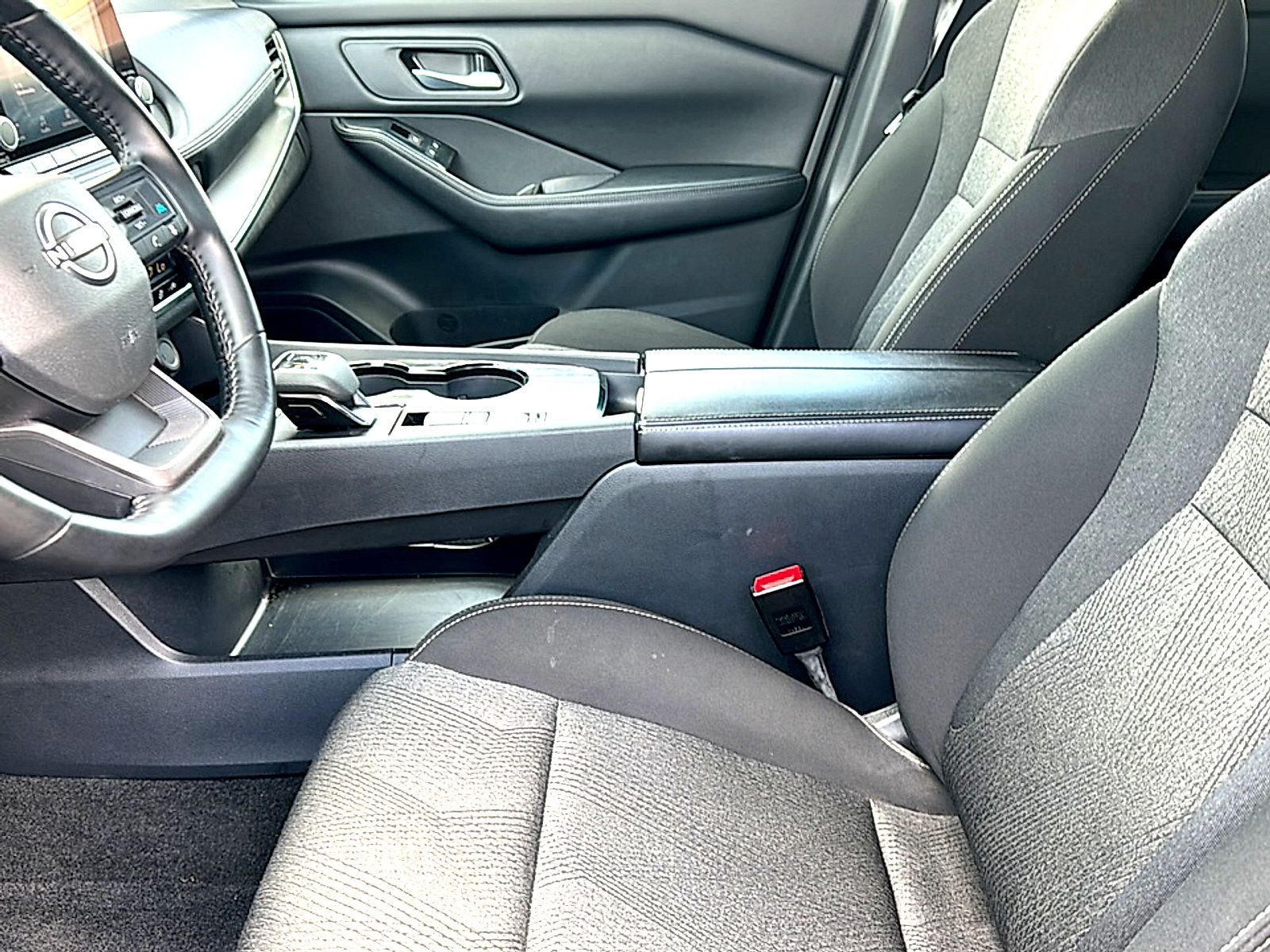 Used 2025 Nissan Rogue SV FWD image 13