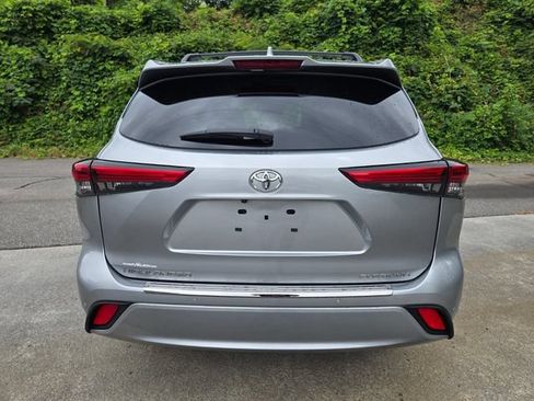 Used 2022 Toyota Highlander Platinum FWD image 8