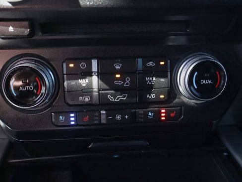 Used 2018 Ford F150 Platinum w/ Equipment Group 701A Luxury image 37