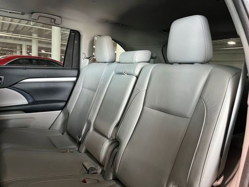 Used 2015 Toyota Highlander XLE AWD/4WD image 34