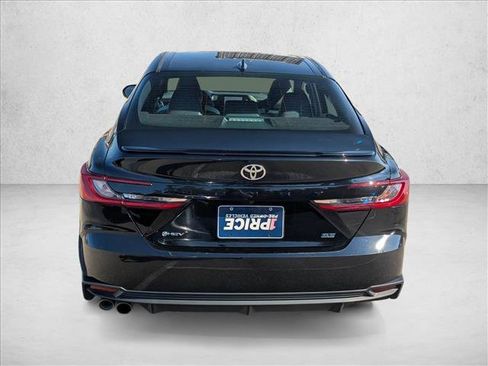 Used 2025 Toyota Camry SE FWD image 6