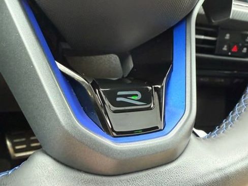 Used 2024 Volkswagen Golf R image 27