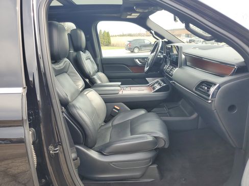 Used 2022 Lincoln Navigator Reserve image 9