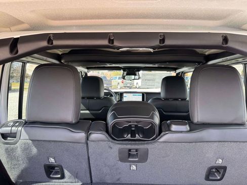 New 2026 Jeep Wrangler Unlimited Rubicon image 9